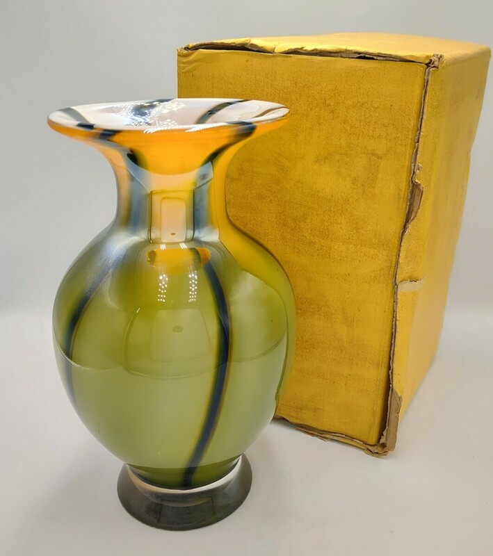 ON8】ガラス製　花瓶 花入れ 花瓶 花器　黄緑　インテリア オブジェ 置物
