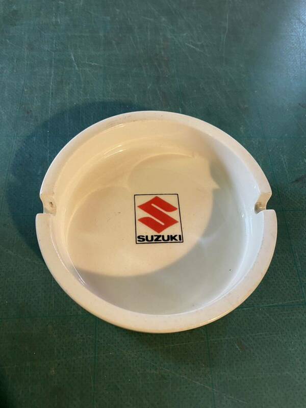 SUZUKI 灰皿　スズキ　アシュトレイ　ashtray 当時物　ビンテージ　昭和レトロ 陶器 レア　希少　直径約10.5cm