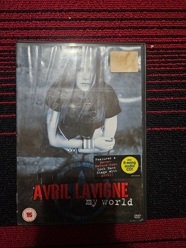アヴリル・ラヴィーン/マイ・ワールド～アヴリル・ラヴィーン・ライヴ～ DVD 2枚組 A0759