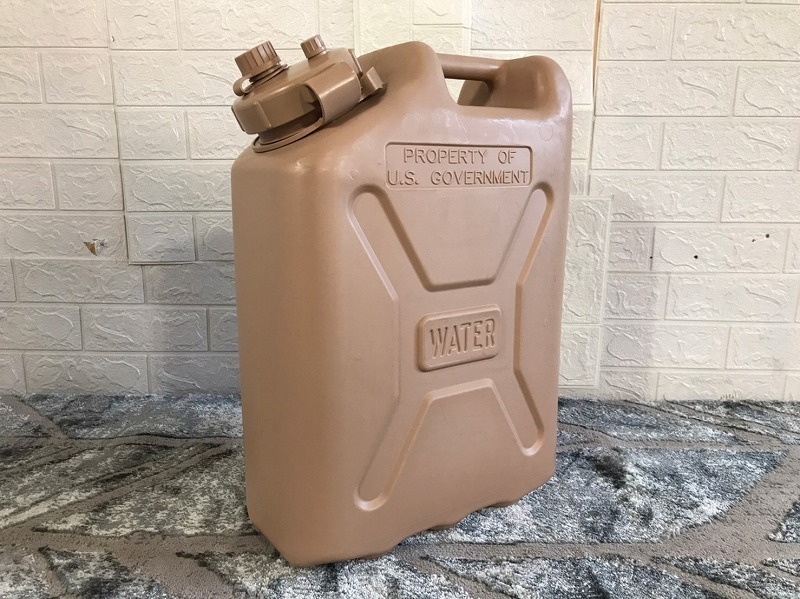 送料無料【米軍放出品】☆未使用品 ウォータータンク ポリタンク ジェリカン 5GAL 20L キャンプ アウトドア (120)☆CD22O