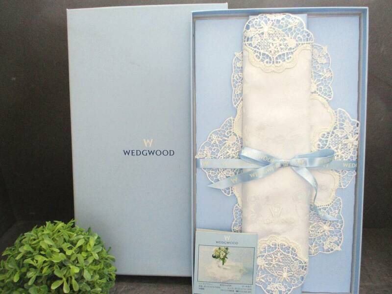 【未使用・箱入】ウェッジウッド WEDGWOOD ワイルドストロベリー レースドイリー約32cm 円形 はっ水加工 ポリエステル100％ 人気ブランド