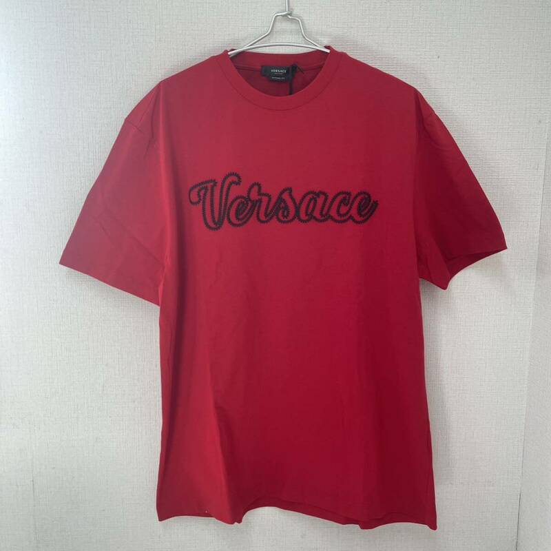 ■【新品タグ付き】春夏 ヴェルサーチ VERSACE 高級ロゴTシャツ⑦ レッド×ブラック 刺繍 XLサイズ 半袖 難あり