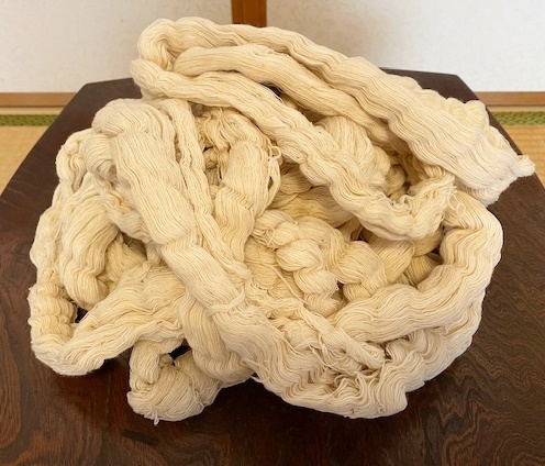 古い糸まとめて400g　古糸　白　生成り　ボロ縫い　継ぎ接ぎ用　古布和布リメイク素材　ハンドメイド材料
