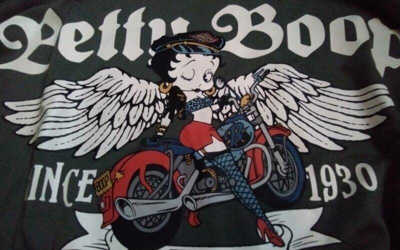 ☆メンズ☆BIKER BETTY☆カッコいい！バイク姿の天使の羽バイカーベティちゃん濃黄緑色ロングTシャツです(o^―^o)大きいサイズ5Ｌ☆