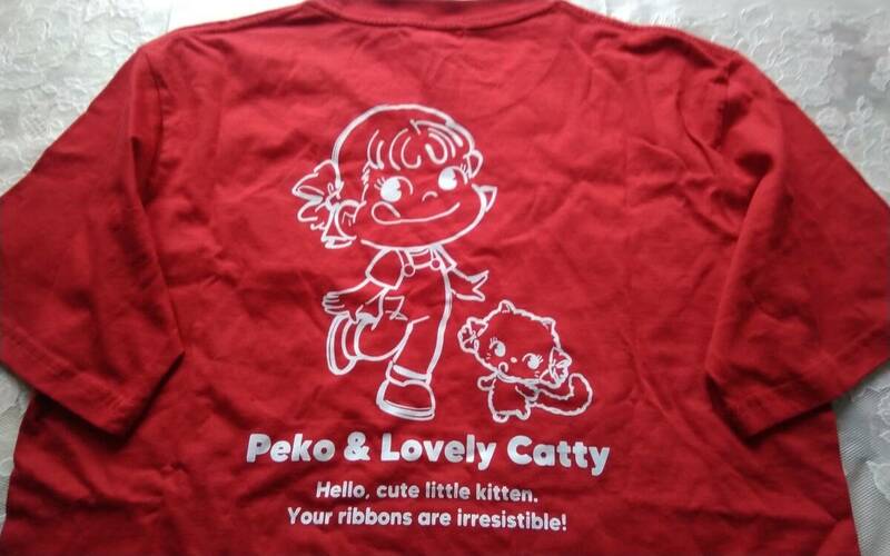 ★メンズ★peko&lovely catty ★可愛い！胸元にペコちゃん刺繍&バッグイラスト入り赤色の半袖Tシャツです(o^―^o)サイズＬ☆新品☆