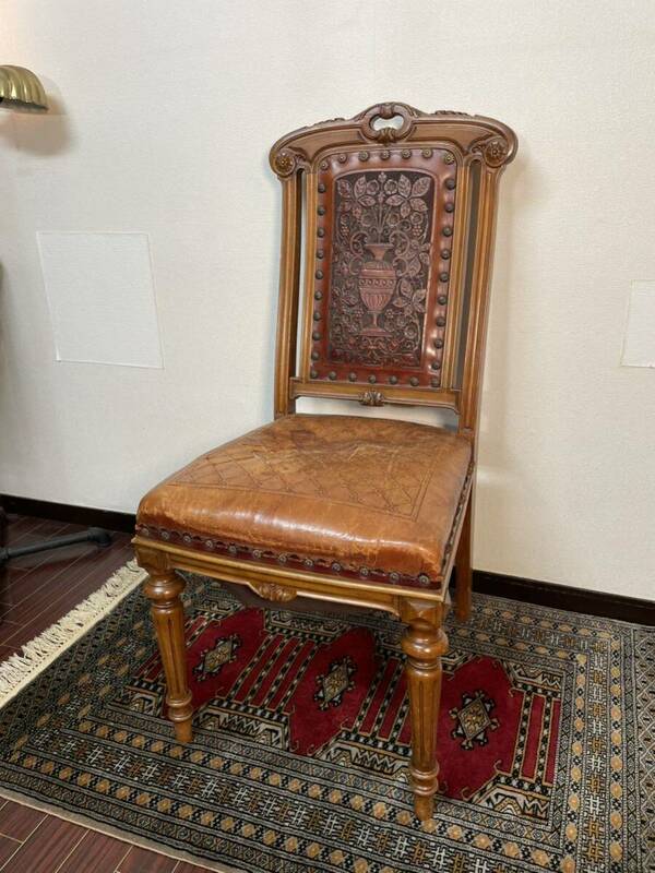 レザーの彫刻がかっこいい♪アンティーク チェア 現状 カービングレザー 本革 イギリス 英国 椅子 イス ヴィンテージ ビンテージ