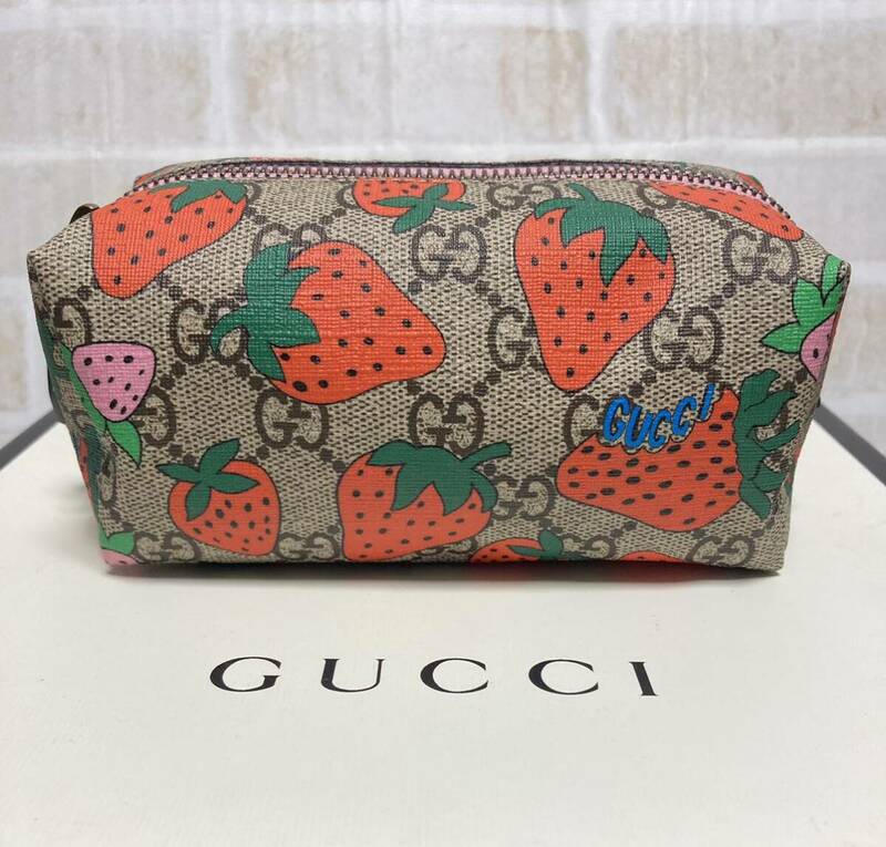 未使用　グッチ　GUCCIロゴ　いちご　ストロベリー GGスプリーム　ポーチ