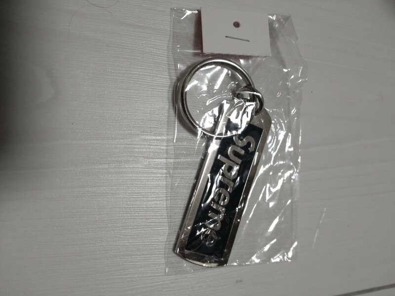 supreme metal tag keychain キーホルダー キーリング カナビラ　