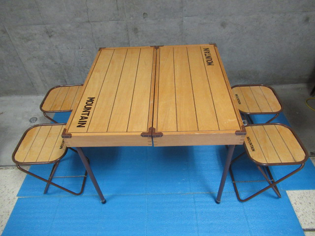 MOUNTAIN マウンテン 折り畳み式 携帯用簡易テーブル・チェアセット 60×70×74 木製 アウトドア キャンプ用品 管理6k0331C-F05