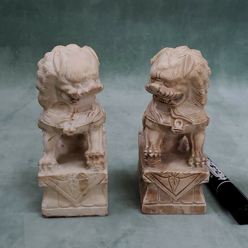 獅子　置物　2点　（検索　アンティーク　インテリア　ディスプレイ　仏像 東洋彫刻　石仏　c8/1210