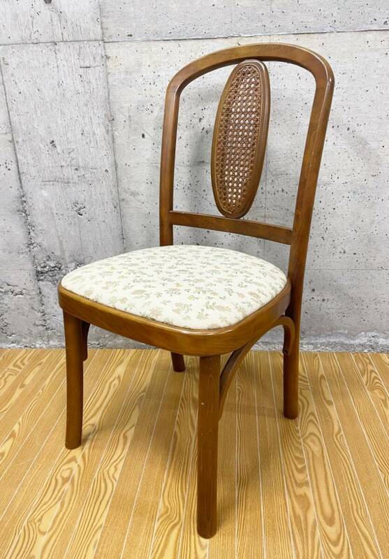 2 Karimoku カリモク ダイニングチェア チェア 木製フレーム 座面花柄 食卓椅子 イス いす シンプルなデザイン