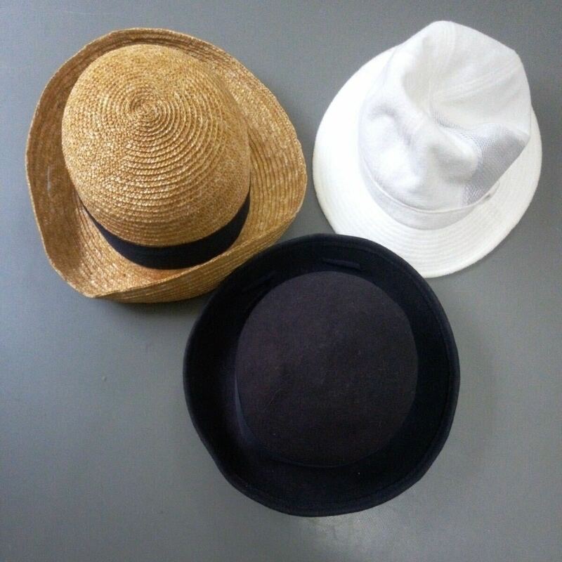 帽子3セット　白色　紺色　麦わら帽子　キッズ　女の子　サイズ約56㎝　ヌベール制帽　麦わら帽子のつばにやぶれありり　美品