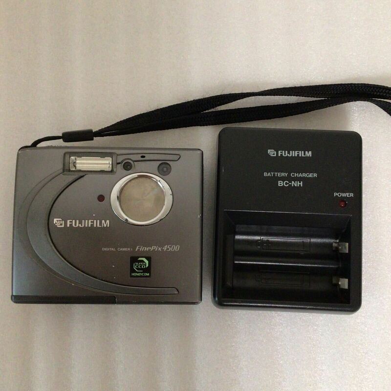 【37】★ジャンク品★フジフィルム FUJIFILM FinePix 4500 シルバー コンパクトデジタルカメラ デジタルカメラ デジカメ