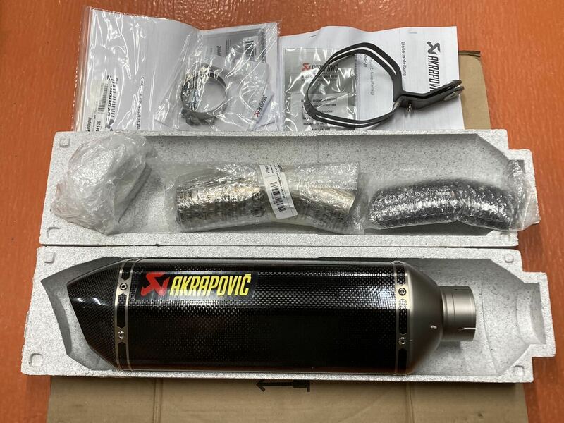 未使用箱入りAKRAPOVIC BMW S1000RR 15-16 スリップオン　S-B10SO2-HRC 正規輸入品　現行定価¥201300