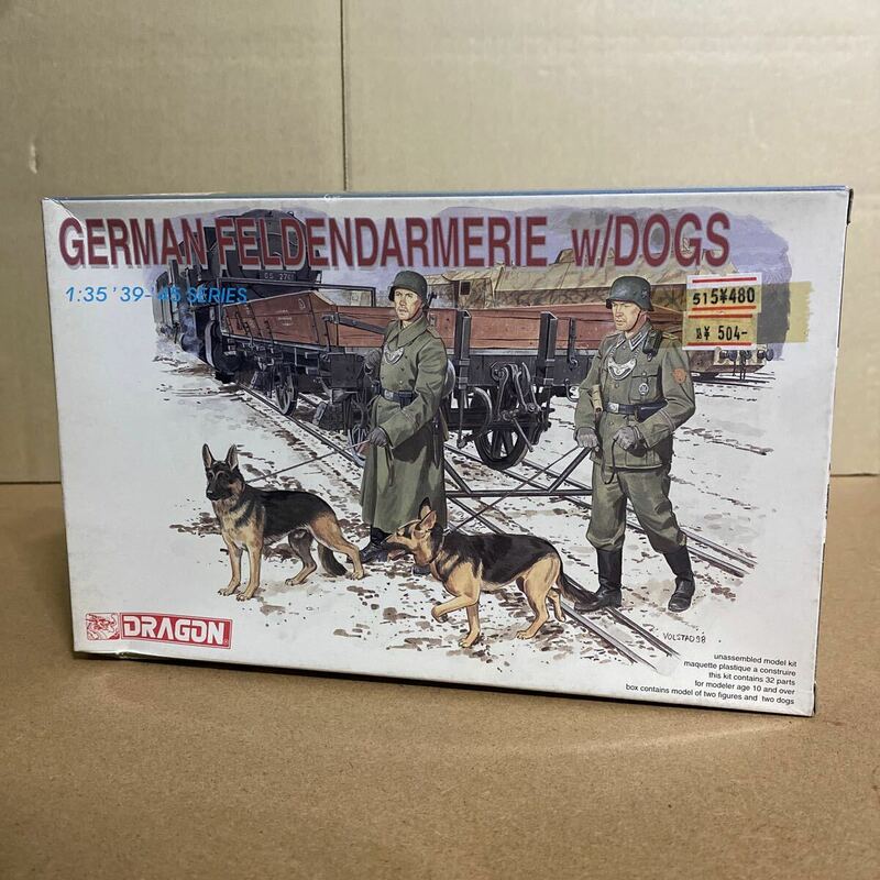 未組立 DRAGON ドラゴン GERMAN FELDGENDARMERIE w/DOGS ドイツのフェルトジャンマリーと犬 プラモデル