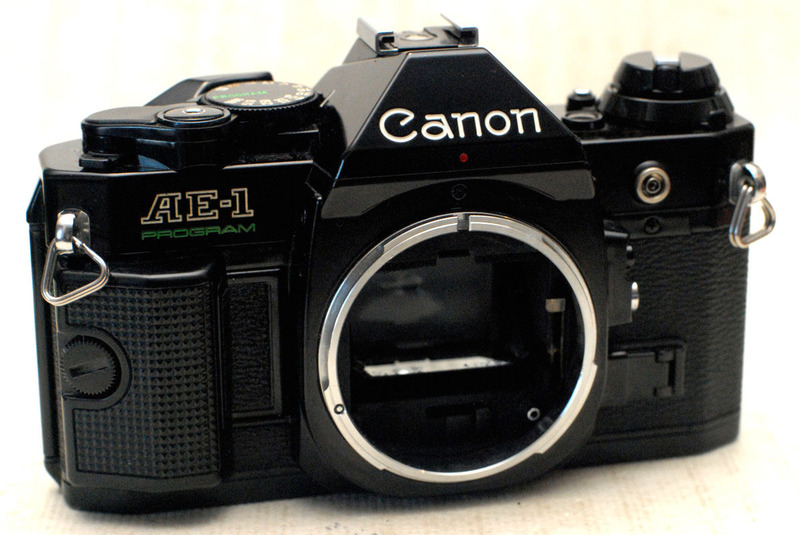 Canon キャノン 人気の高級一眼レフカメラAE-1PROGRAM（黒）ボディ 希少な作動品（ 鳴き無し） （腐食無し）