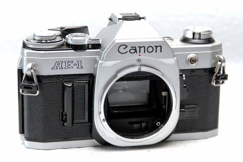 （綺麗）Canon キャノン 昔の高級一眼レフカメラ AE-1（銀）ボディ 希少な作動品 （鳴き無し）（腐食無し）