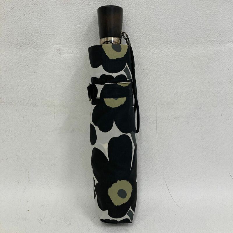□9115 marimekko マリメッコ 花柄 ブラック モノクロ 白黒 折り畳み傘 コンパクト アンブレラ 雨傘