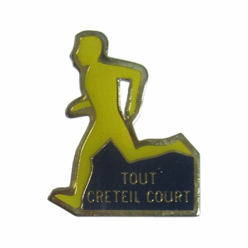 ピンバッチ ピンズ ピンバッジ 人 Tout Creteil court フランス 留め具付き