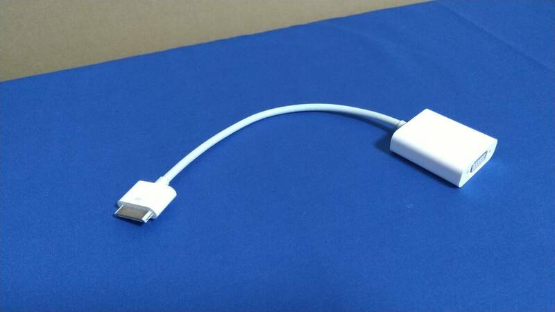 Apple A1368 純正 30-Pin to VGA Adapter