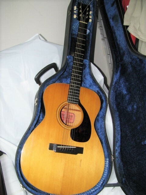 YAMAHA ヤマハ アコースティックギター FG-110 赤ラベル　ハードケース付き　（D）