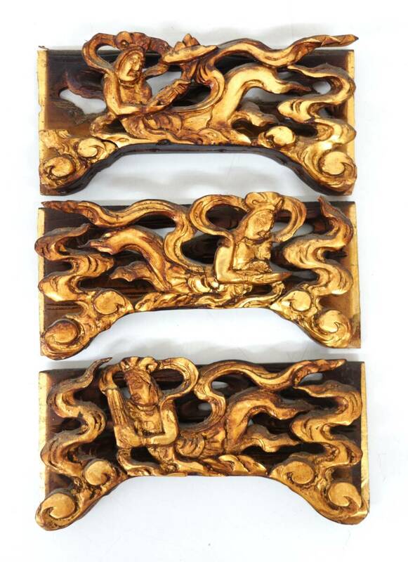 伝統工芸　仏教美術　 ＊木製彫刻　装飾　仏壇　仏具 ＊木製飾　金彩　金塗 ＊天女　三枚　 ＊寺院実使用品　祭壇の一部　　
