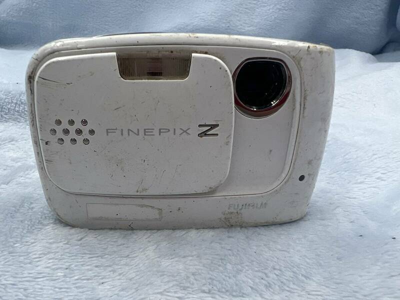 FUJIFILM FinePix Z30 富士フイルム ファインピクス デジタルカメラ デジカメ 現状品 動作未確認 ジャンク扱い 部品取り