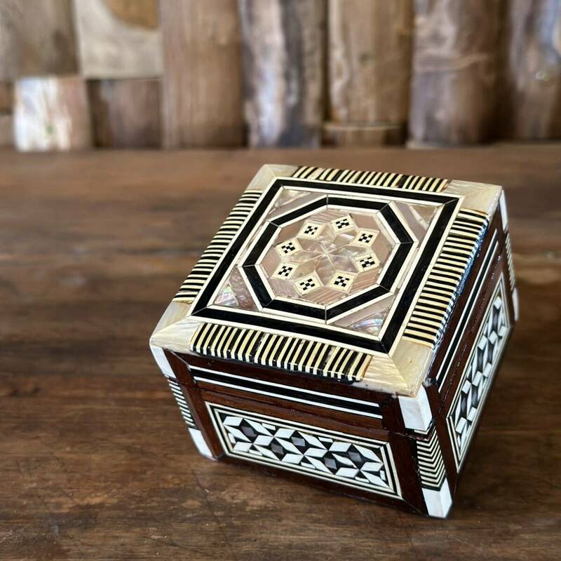 エジプト製螺鈿ジュエリーボックス W6.5×H4.5×D6.5cm 長方形・Mother of Pearl Jewelry Box 木製 宝石箱 小物入れ 螺鈿細工 貝 指輪入れ