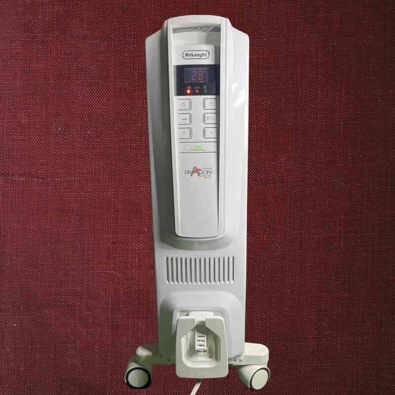 （中古品）デロンギ オイルヒーター QSD0915-WH 1500W 暖房機器。