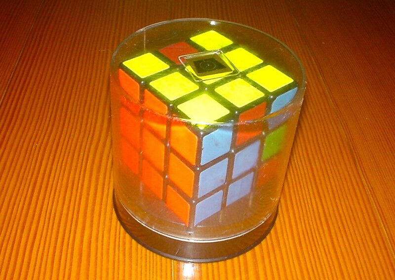 ルービックキューブ　立体パズル　３Ｘ３　ケース付き　中古品