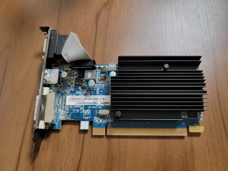AMD Radeon HD6450 1GB PCIe ファンレス GPUカード 動作OK
