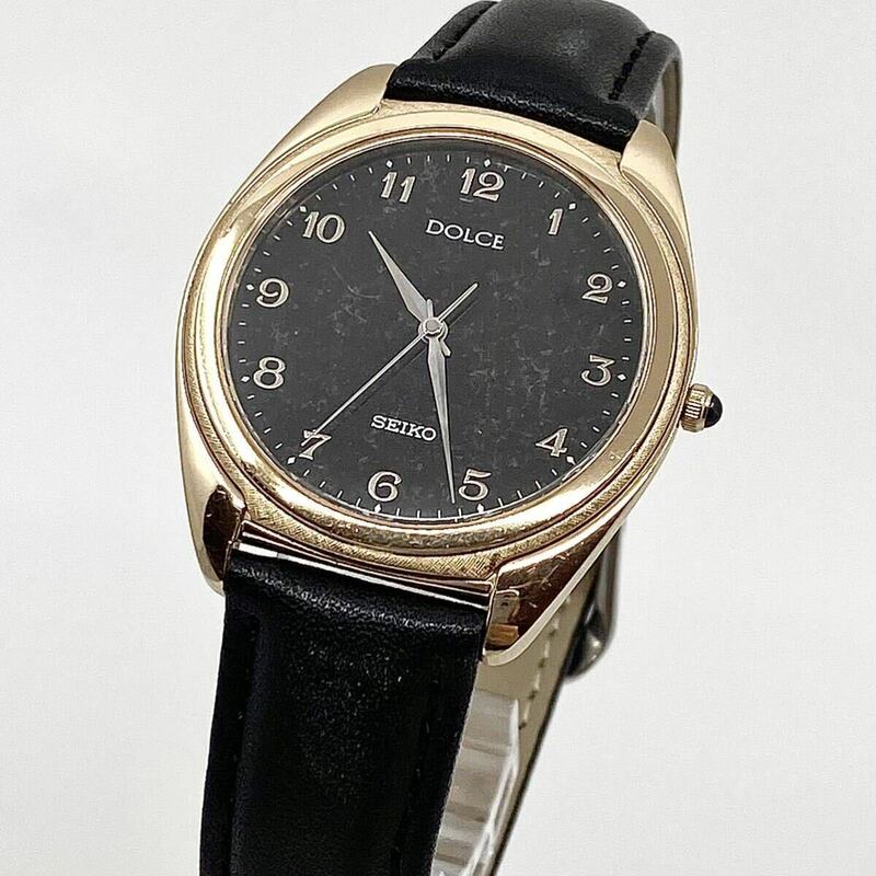 SEIKO DOLCE 腕時計 クッション アラビアン 3針 クォーツ quartz ブラックフェイス ゴールド 黒金 セイコー ドルチェ Y684