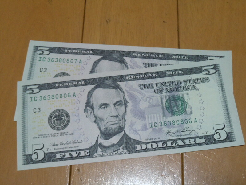 アメリカ　ドル紙幣　5ドル紙幣　2枚連番　ほぼピン札 未使用