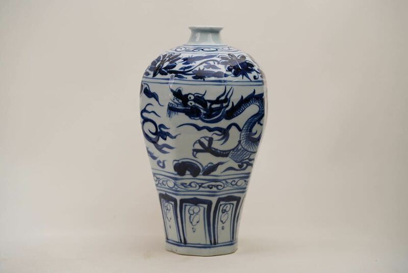 【竹河】中国 古美術 明時代 青花 龍紋 花瓶 花器 梅瓶 時代物 唐物 古玩 骨董 藏出 置物 古美術