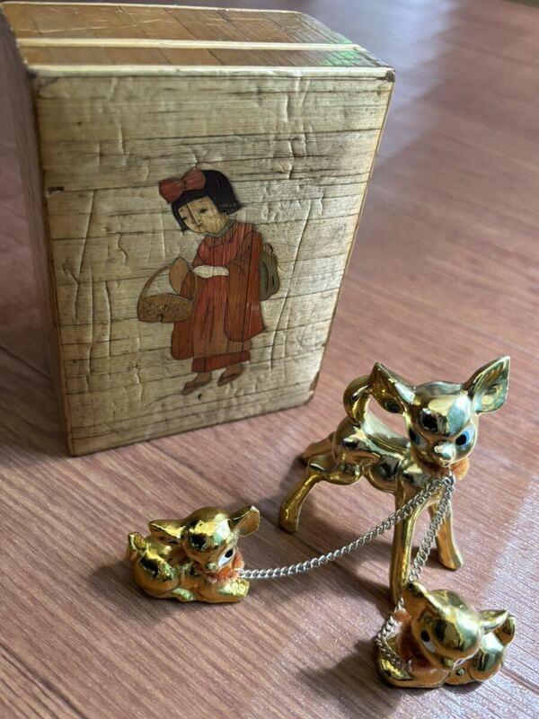 昭和レトロ　当時物　天然木・木製　お針箱　小物入れ　レトロな女の子の挿絵　・　バンビの置物　アンティーク　ビンテージ