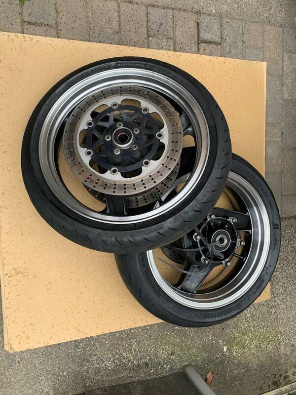 ZZR1100（D） 純正　前後ホイール（タイヤ付）　中古