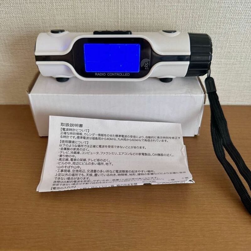 【新品・動作確認済み】 ④ 電波時計 LEDライト トーチ用ボタン電池付き 防災 グッズ 防犯 非常用 アラーム 目覚まし ストラップ 小型 湿度