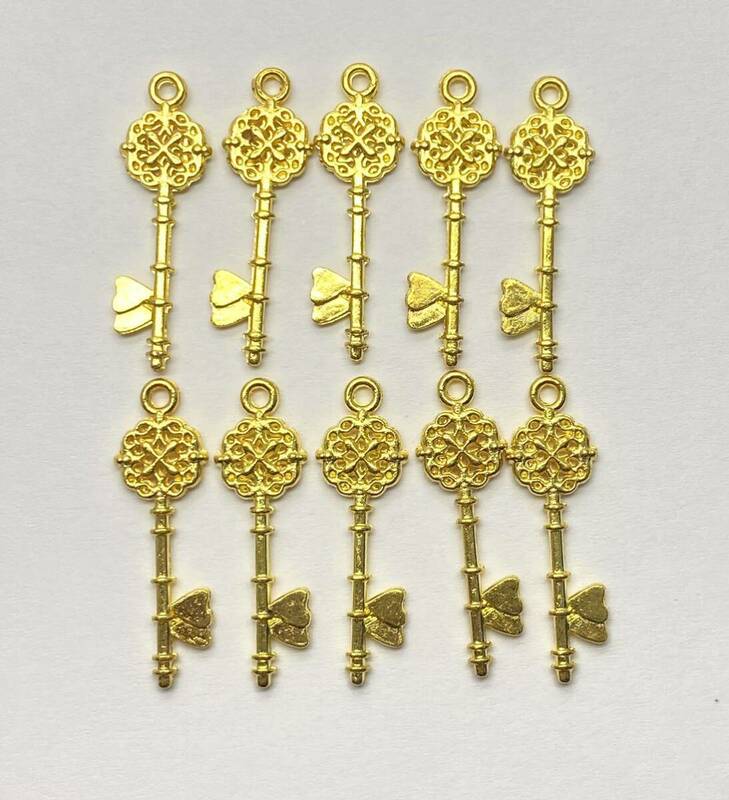 【10個】c77 ゴールドチャーム ハンドメイド アクセサリーパーツ鍵 キーチャーム 資材 手芸 用品