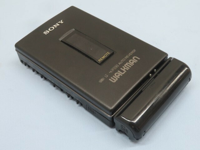 ★SONY WM-607 カセットプレーヤー ブラック WALKMAN ソニー ウォークマン 電池ケース付き ジャンク USED 94078★！！