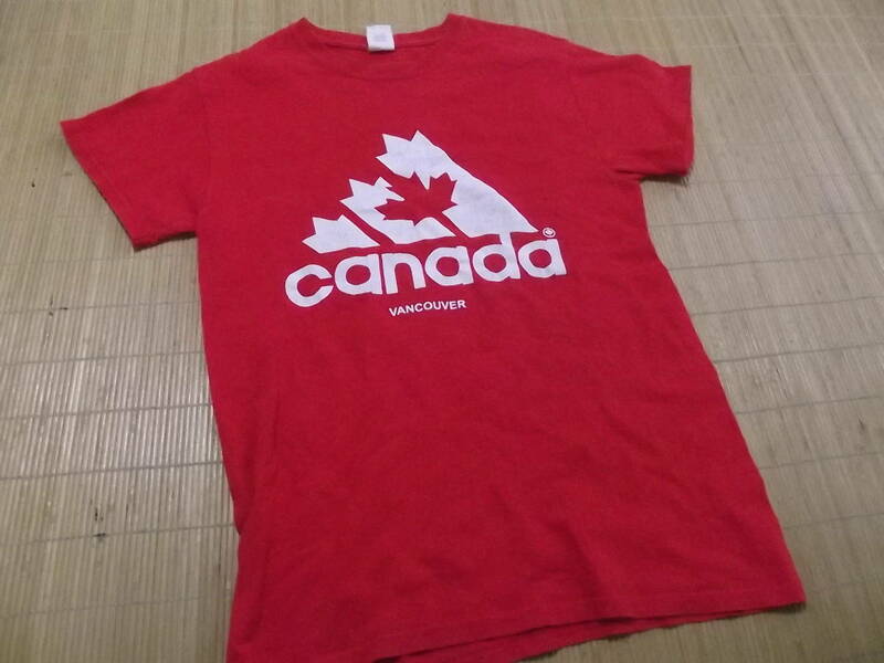まとめて即決！US古着　カナダ　CANADA　バンクーバー　赤　スリム　半袖　Tシャツ