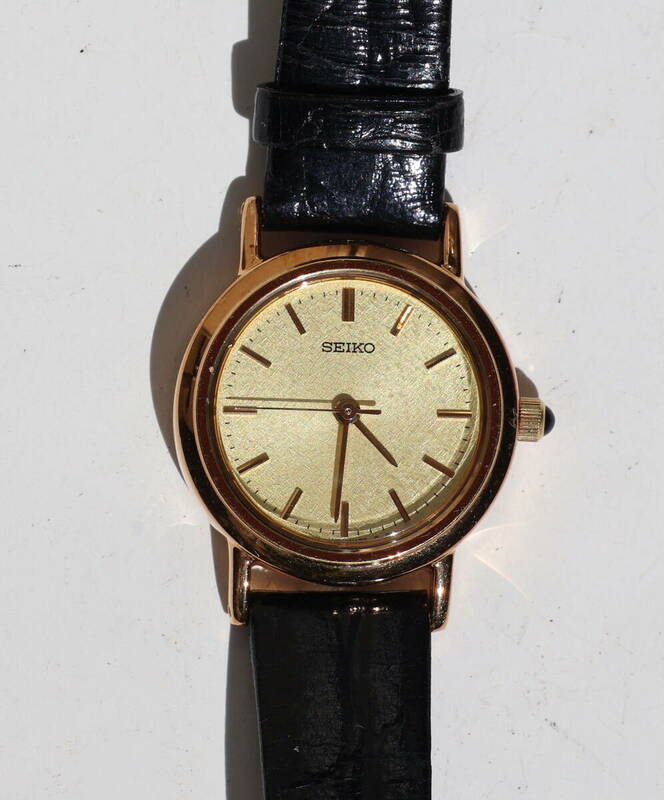 SEIKO セイコー 金文字盤 ラウンド型 1N01-0DT0 レディース　腕時計 中古　稼働品