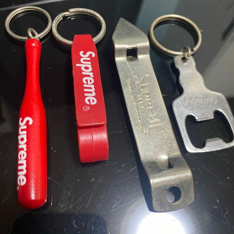 Supreme 栓抜きSet & BAT Keychain