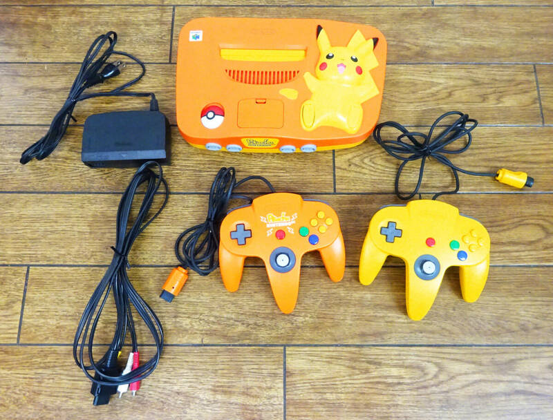 ピカチュウ Nintendo64 本体【動作確認済】オレンジ ＆ イエロー Pokemon コントローラー×2 電源コード 赤白黄色コード 任天堂 NUS-001 