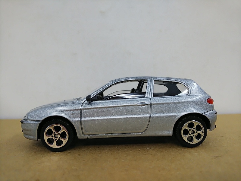 ■ Majoretteマジョレット 1/43 Alfa Romeo 147 シルバー アルファロメオ モデルミニカー　　レア。