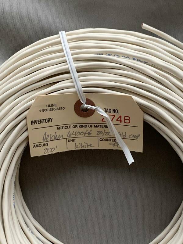 ベルデン　6400FE - Security & Sound, 2 Conductor 20 AWG BC, Shielded, CMP　オーディオケーブル　8ｍ00ｃｍ　(AP-1))