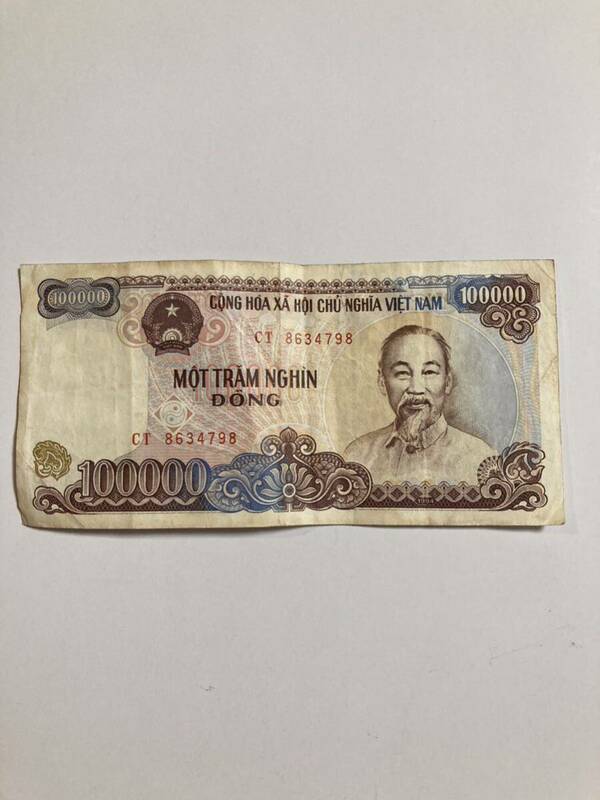 ベトナム　10万　紙幣