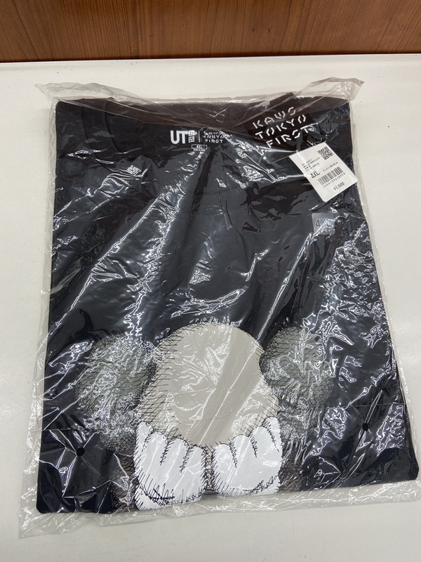 ①UNIQLO KAWS Tシャツ 4XLユニクロ カウズ UT 限定 新品未使用