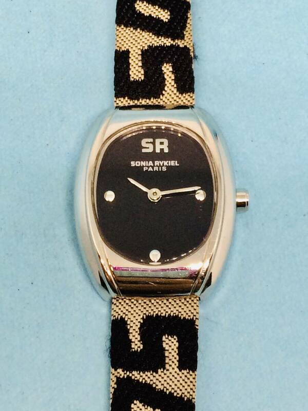 (F33)スイス(*'▽')SONIA・RYKIEL・ソニアリキエル（電池交換済み）シルバー・レディス腕時計USED（送料全国一律185円）しゃれた時計です。