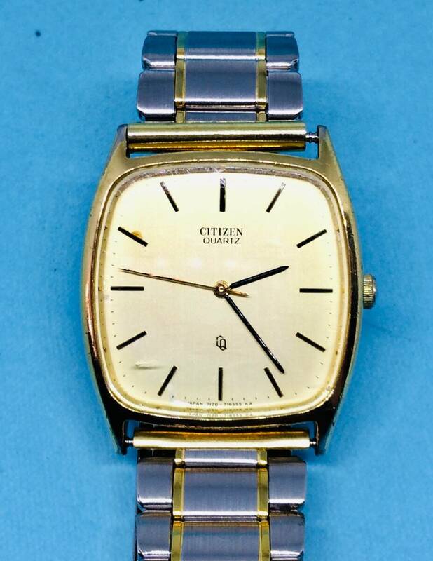 (F24)CITIZEN(*'▽')シチズン・クォーツ・スクエア（電池交換済み）GPゴールド・メンズ腕時計USED（送料全国一律185円）素敵な時計です。
