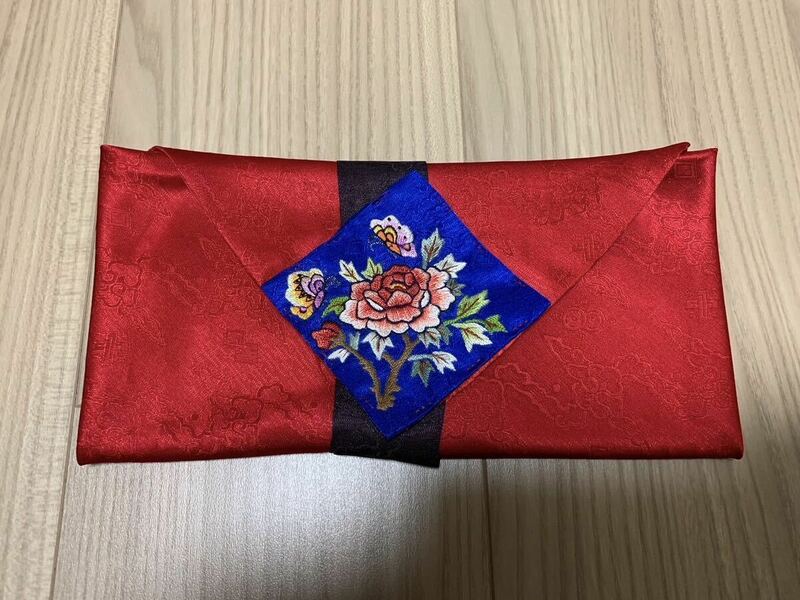 【新品・未使用】韓国 手刺繍 シルク 袱紗 イェダンポ 婚礼 キロギ 赤